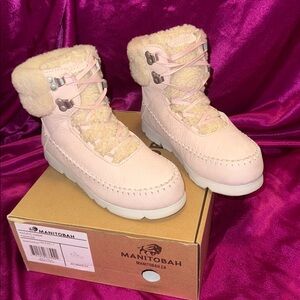 NWT Manitobah size 7 rose Pink pacific hiker leather and lined winter boot Boots